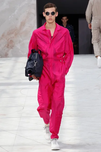 Look 28
